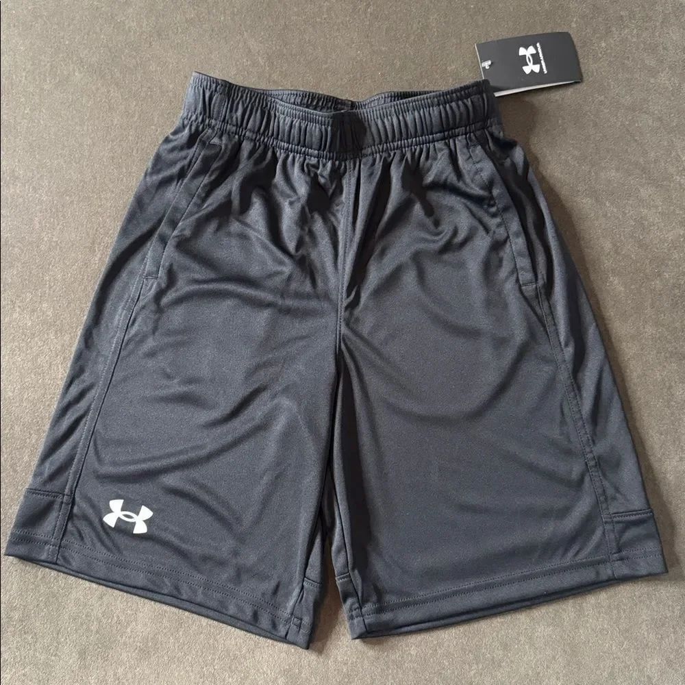 Under Armour Boys Sport Shorts Loose Fit Pockets Drawstring Waist Size M NWT